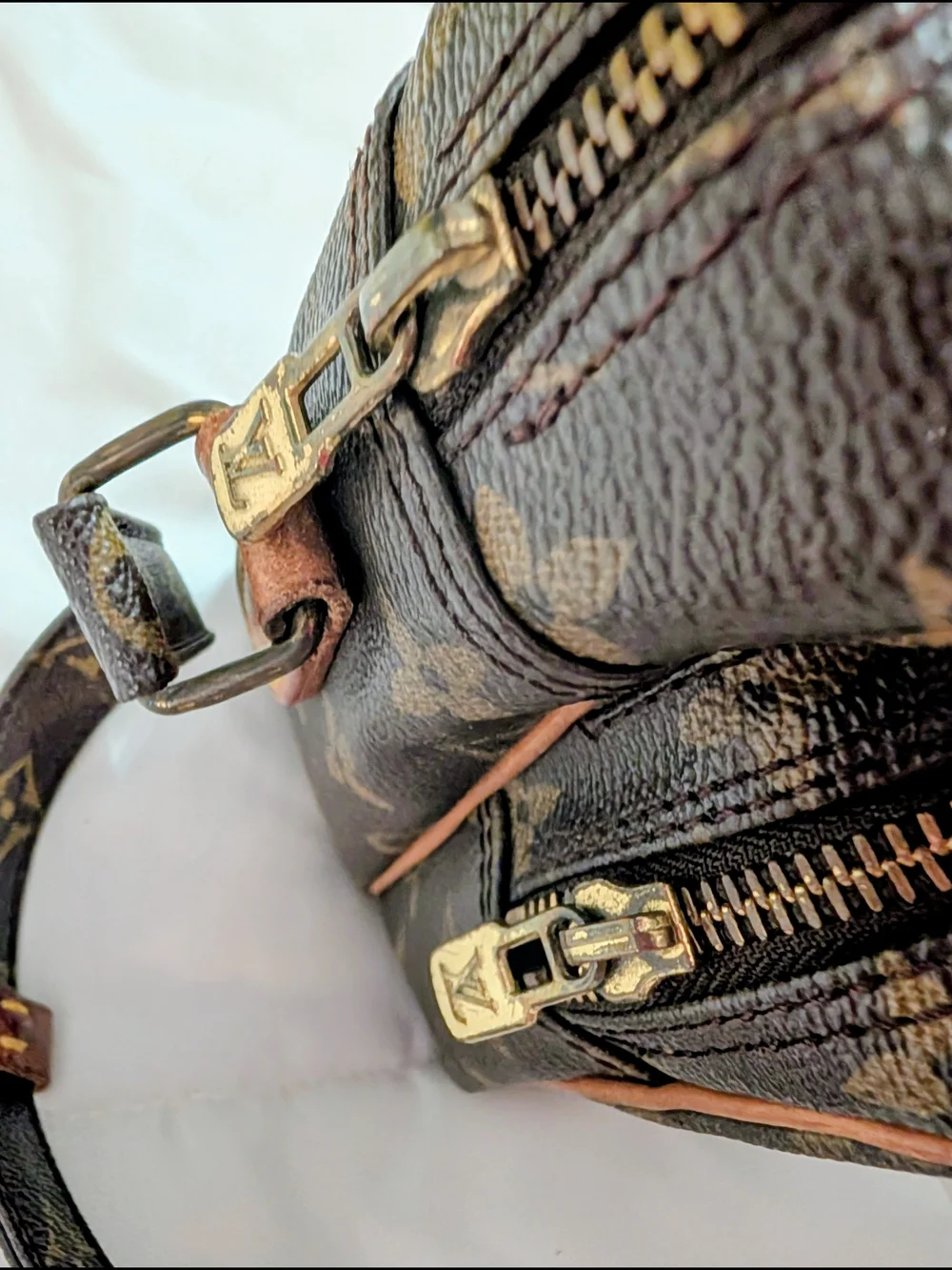 Louis Vuitton Monogram Nile Crossbody Shoulder Bag Brown